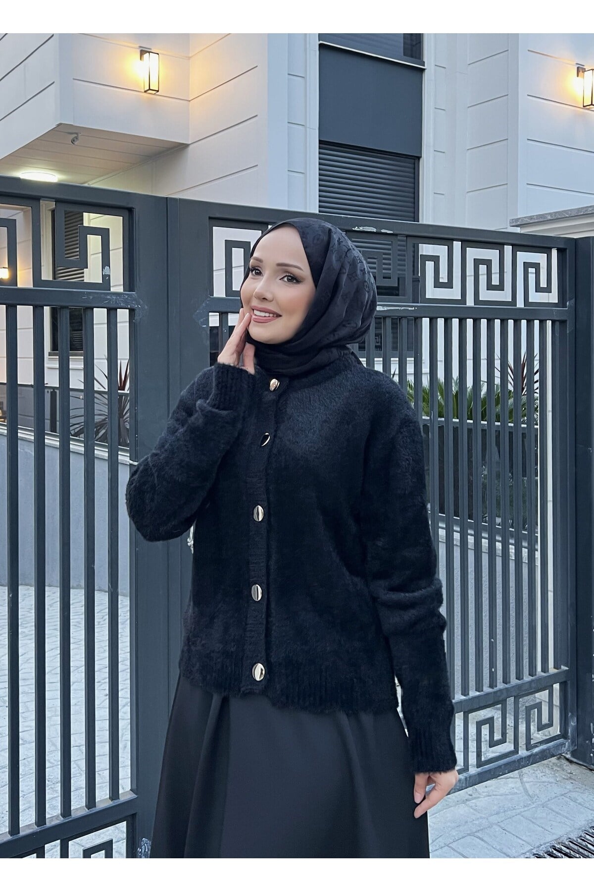 Yumuşak Dokulu Gümüş Düğme Detaylı Hırka