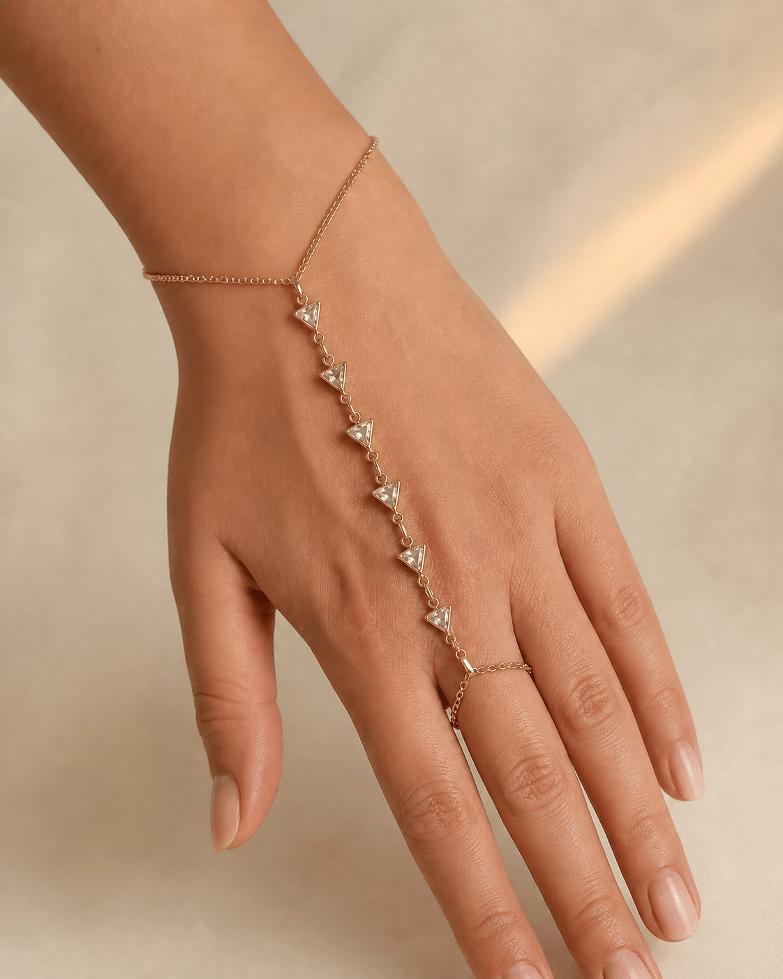  Fashion Şeffaf Üçgen Taşlı Şahmeran El Zinciri