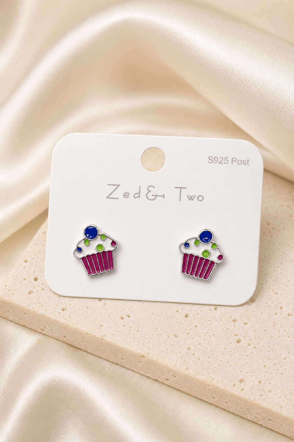 Çelik Renkli Cupcake Figürlü Mine Küpe