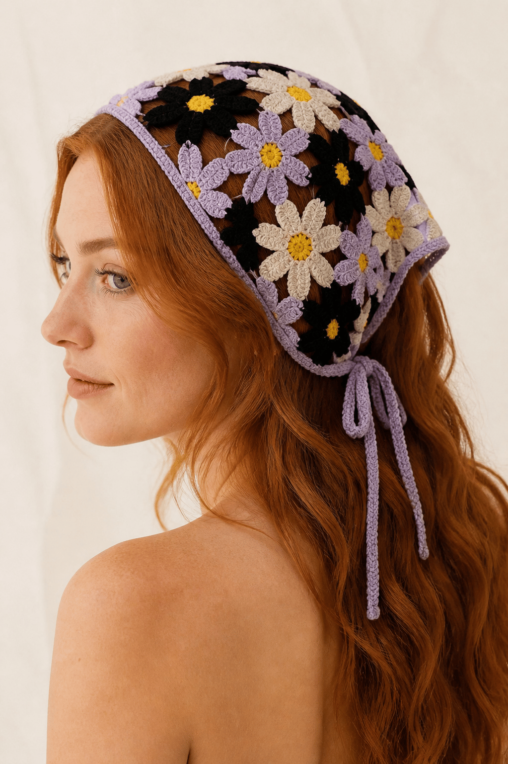 El Yapımı Lila, Siyah ve Ekru Çiçek Motifli Örgü Bandana