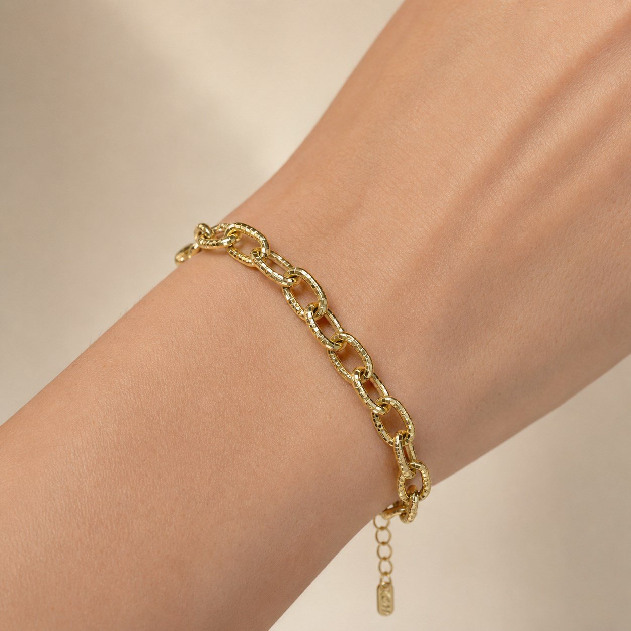 Fashion Gold Renk Dokulu Büyük Oval Halka Ayarlanabilir Kadın Bileklik