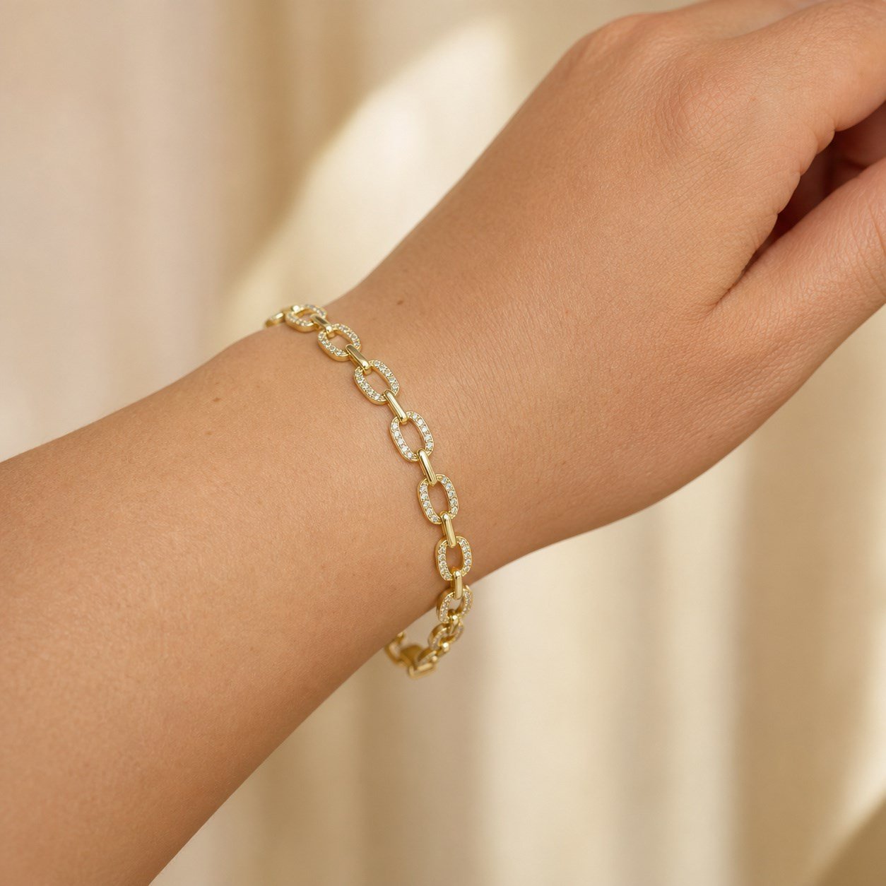 Fashion Gold Renk Taşlı Oval Halka Bağlantılı Bileklik