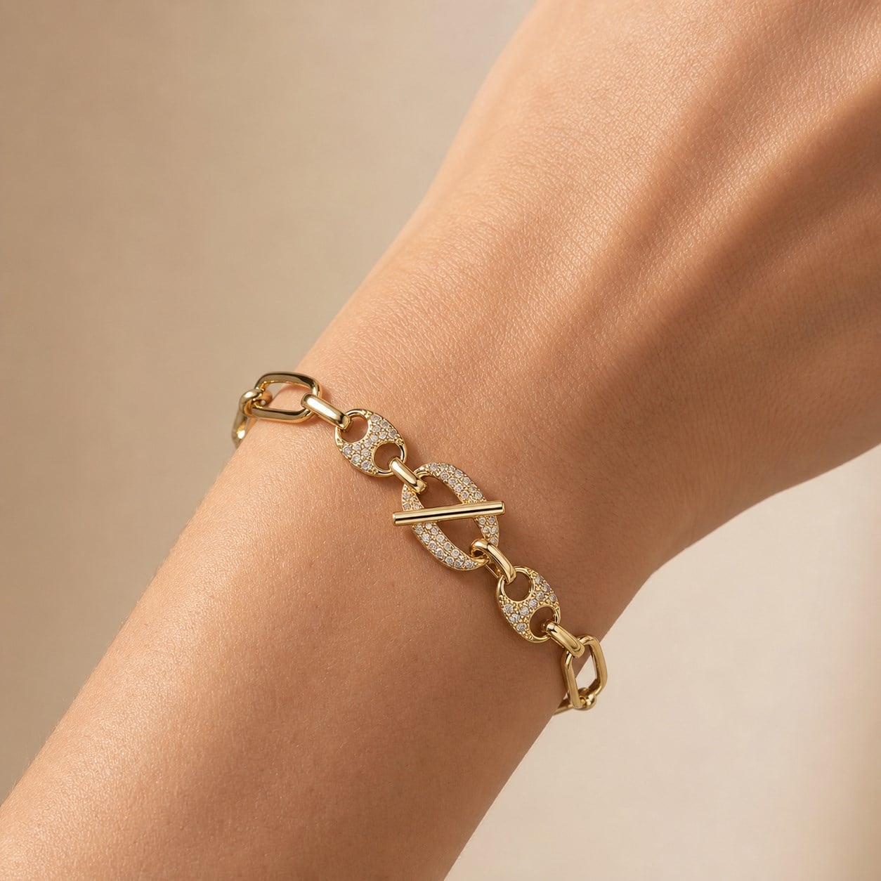 Fashion Gold Renk Taşlı Toggle Kilit Detaylı Ataş Zincir Kadın Bileklik
