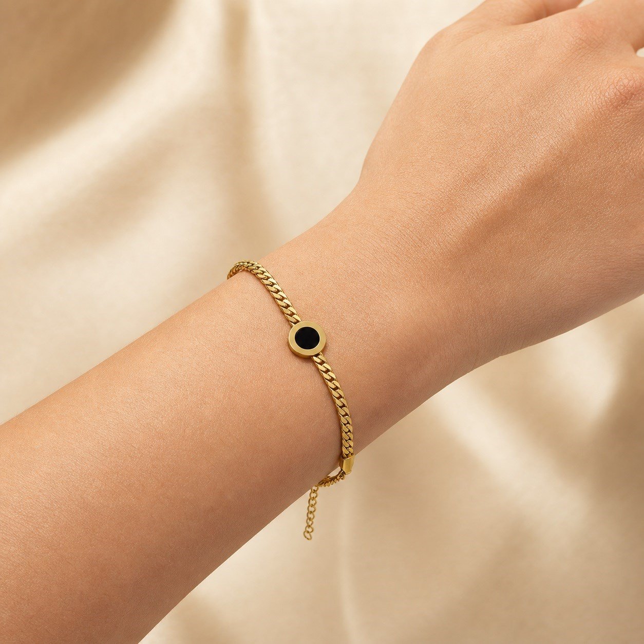 Fashion Siyah Yuvarlak Detaylı Gold Zincir Bileklik