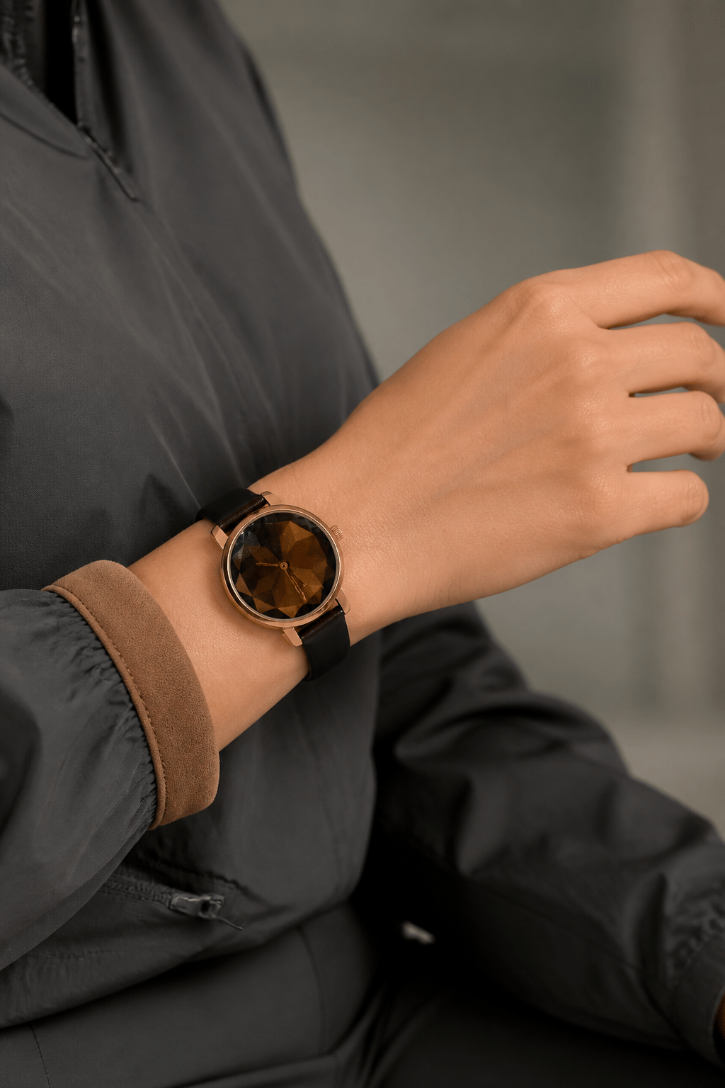 Geometrik Kadranlı Rose Gold Renk Koyu Kordon Kadın Kol Saati