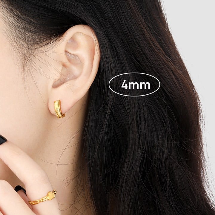 Titanyum 4 mm Çizgili Halka Küpe