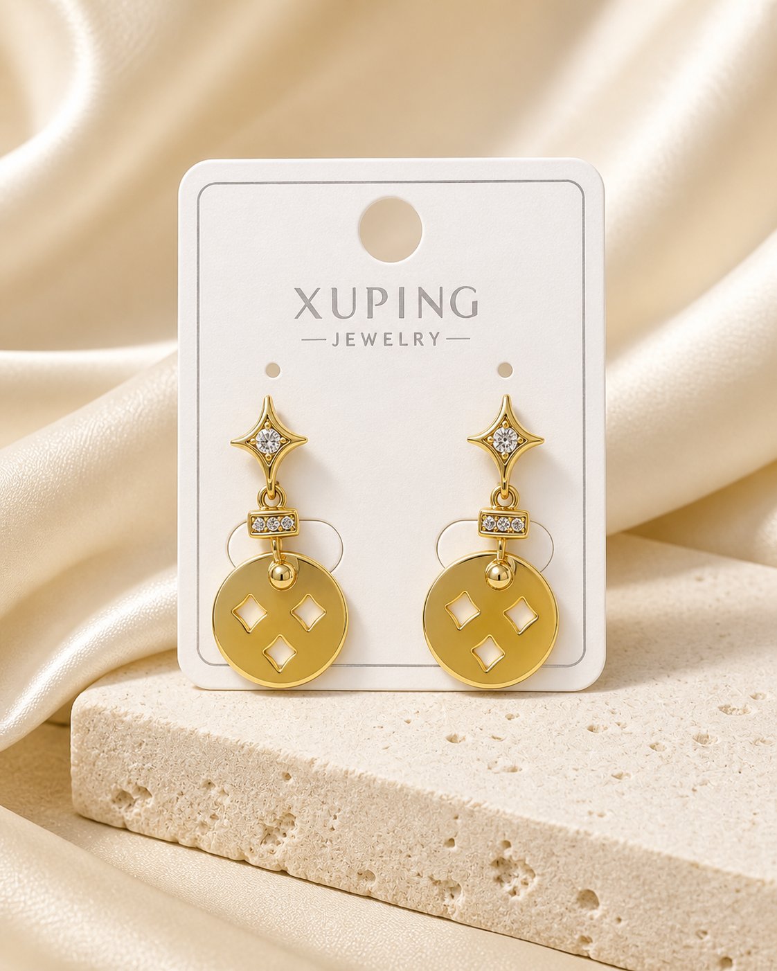 Xuping Taşlı Madalyon Sallantılı Gold Küpe