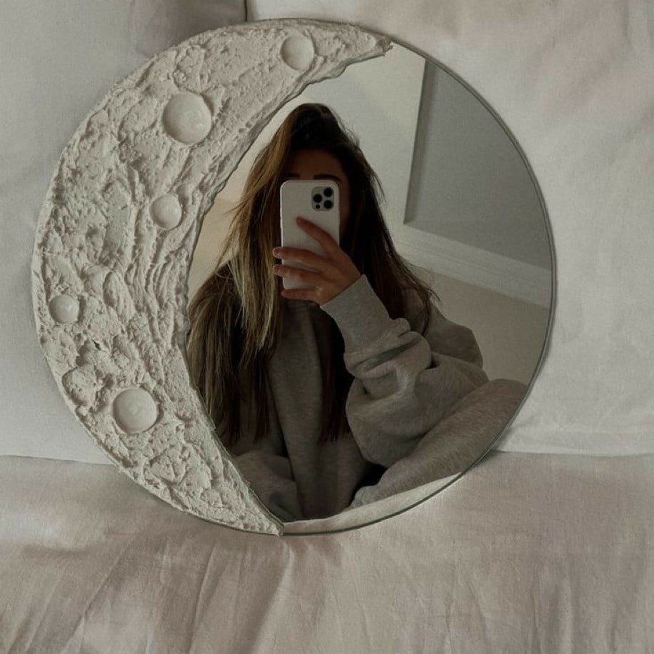 Moon Ayna