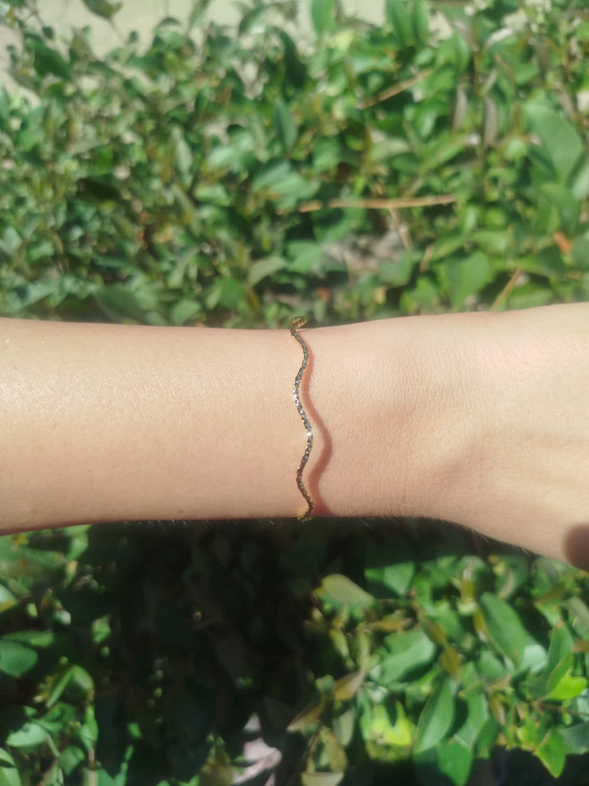 V Model Taşlı Bileklik