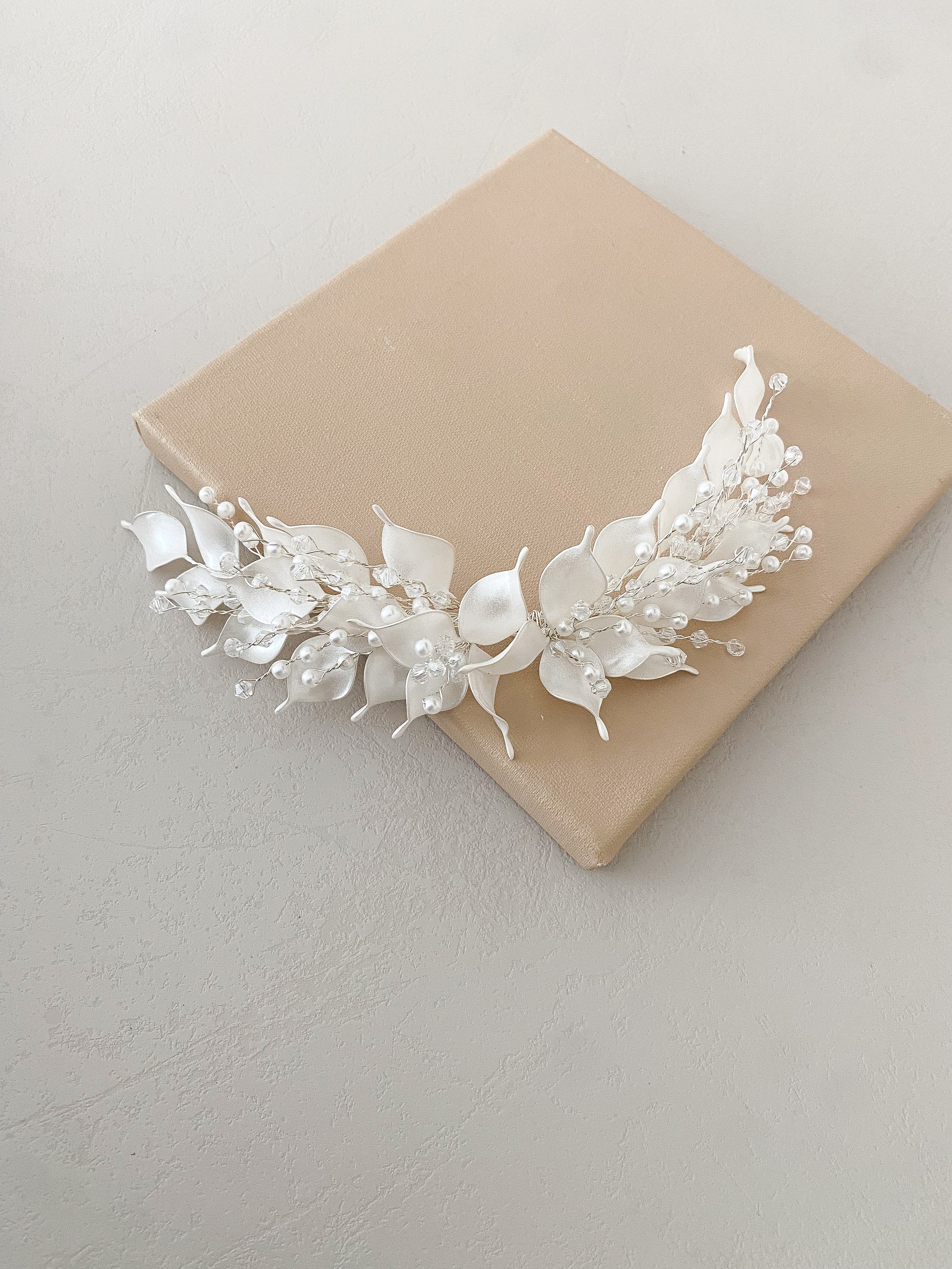 MİNİMAL YAPRAK DETAYLI GELİN SAÇ AKSESUARIGİZEM ACCESSORY