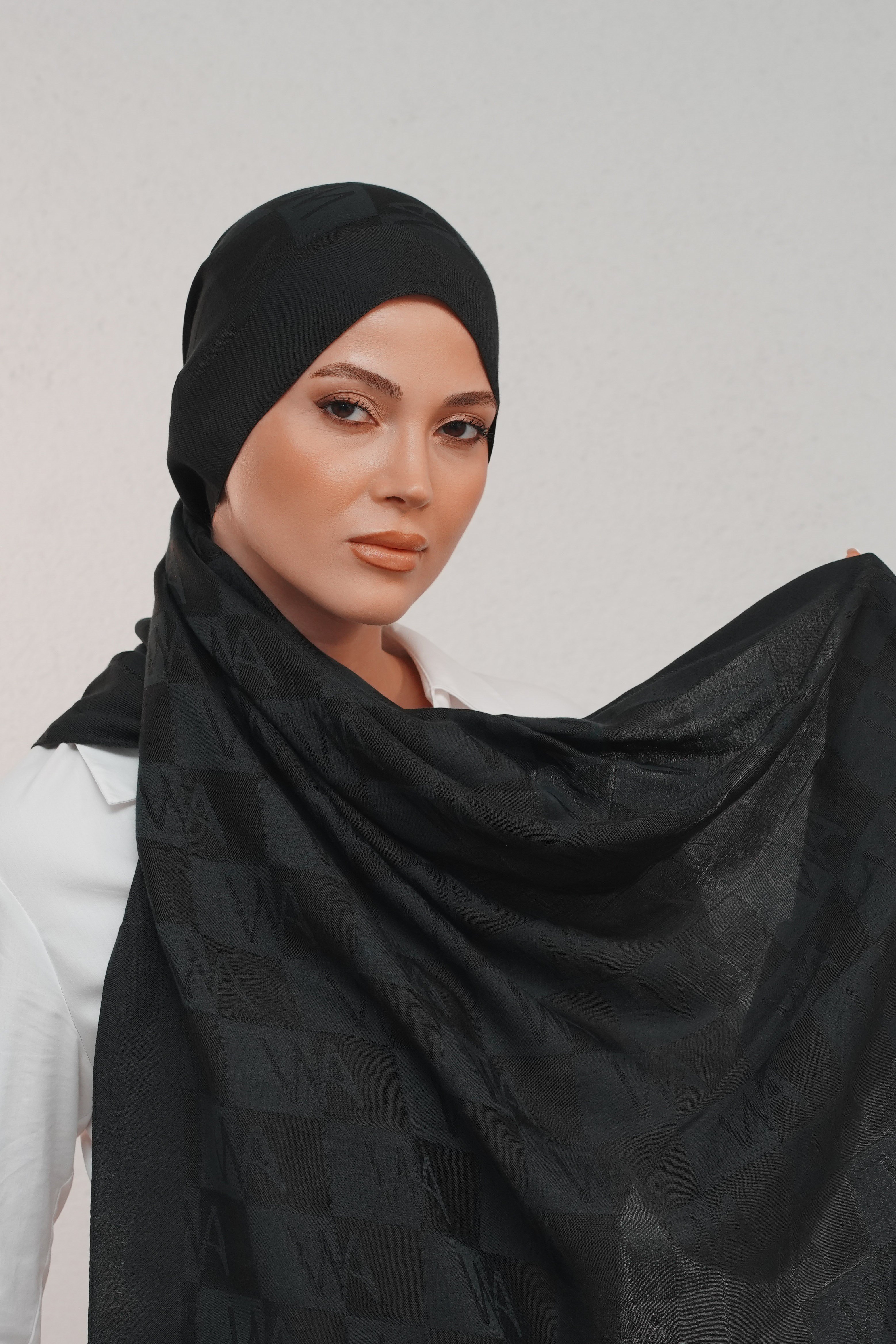 Nawa Dama Desenli Siyah Pamuk Asetat Şal