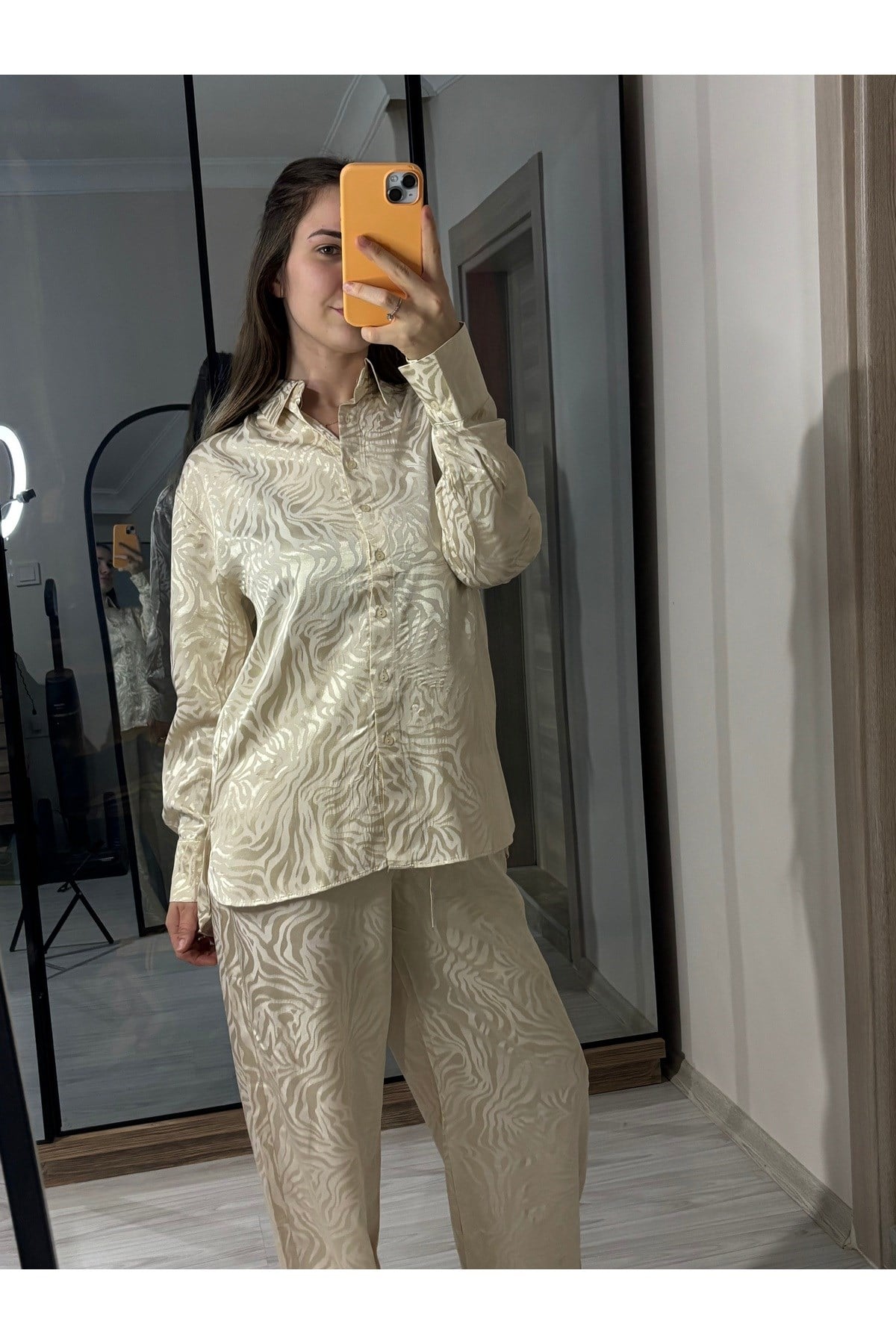 Kadın Ekru Saten Jakarlı Bol Paça Pantolon Gömlek İkili Takım
