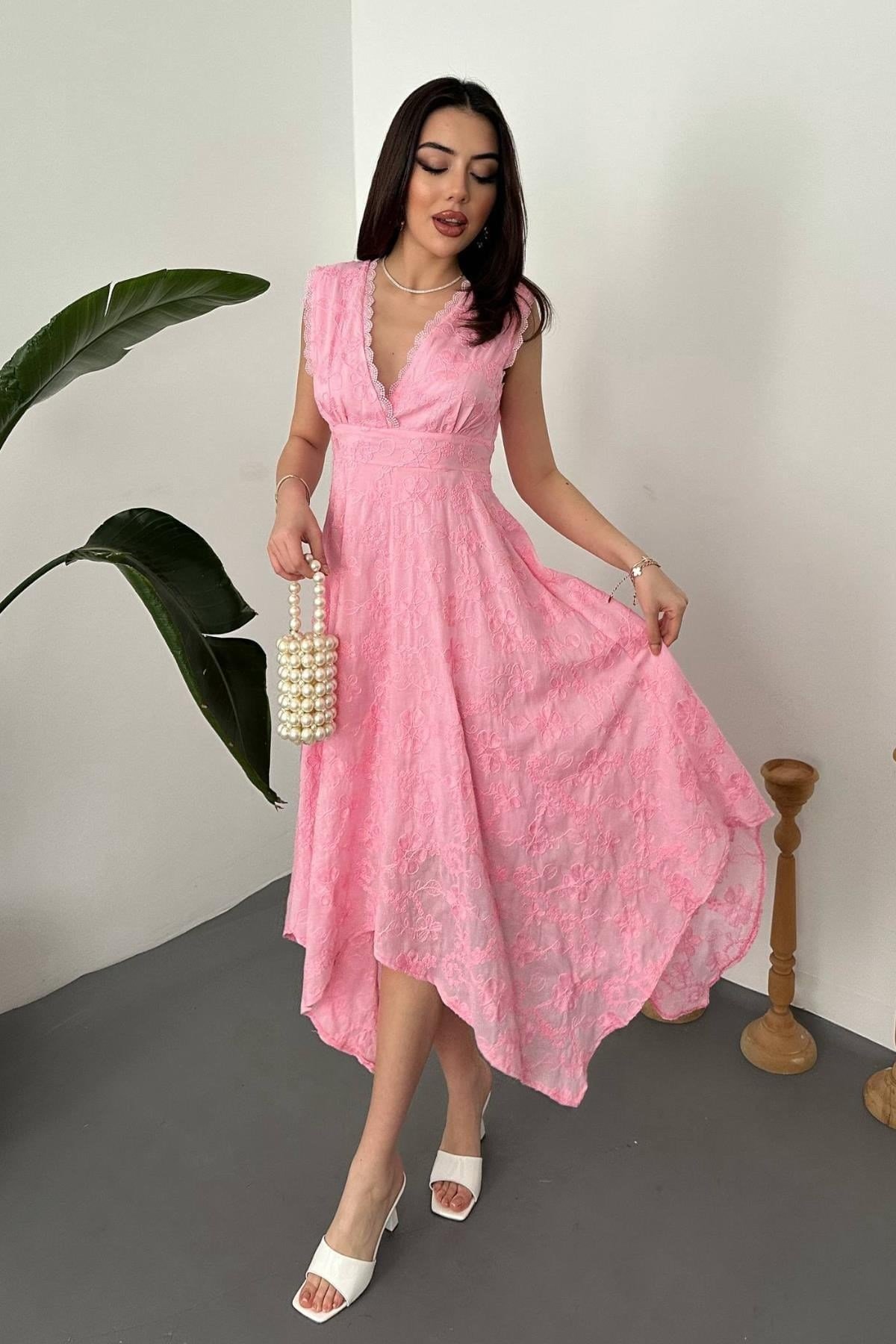 Pembe Brodeli Elbise