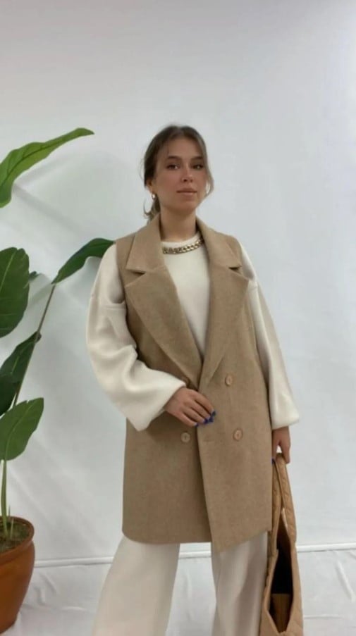 Zarif Camel Bej Kruvaze Yelek – Soft Tonlarda Premium Stil