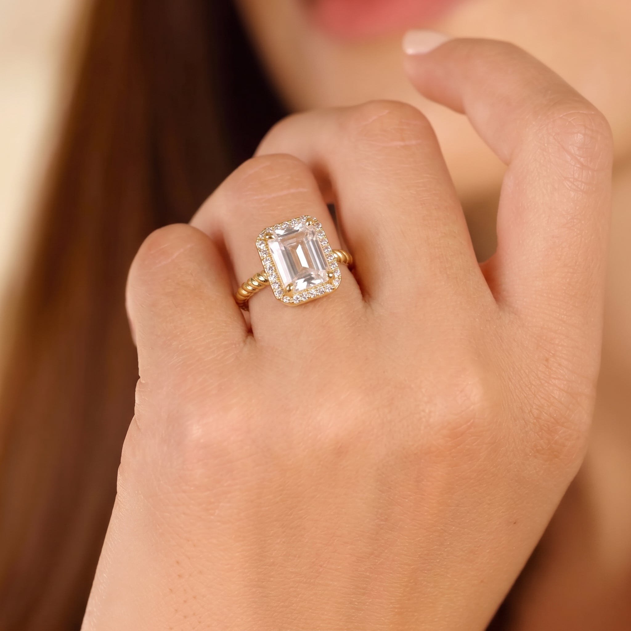 14k-altin-beyaz-tasli-baget-yuzuk-259---4c73-.jpg