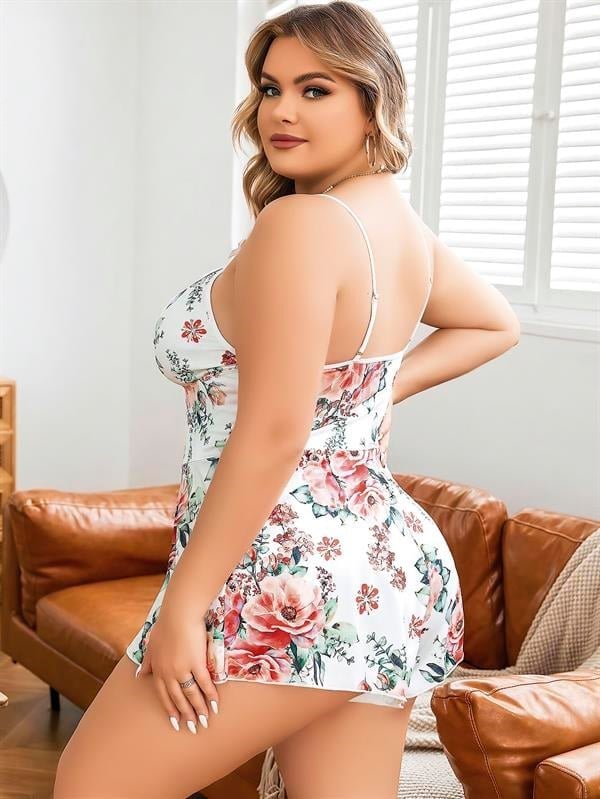 Arias Closet Büyük Beden Beyaz Üstüne Çiçek Desenli Dantel İşlemeli İnce Askılı Şort Gecelik