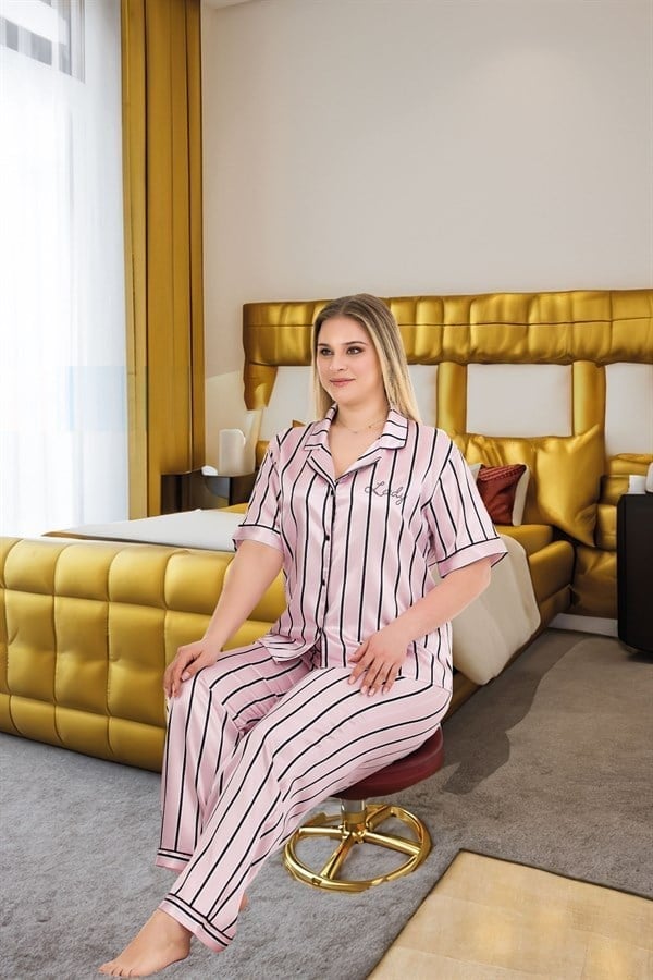 Arias Closet Büyük Beden Şık Tasarım Pembe Siyah Çizgili Düğmeli Kısa Kol Lüx Saten Pijama Takımı
