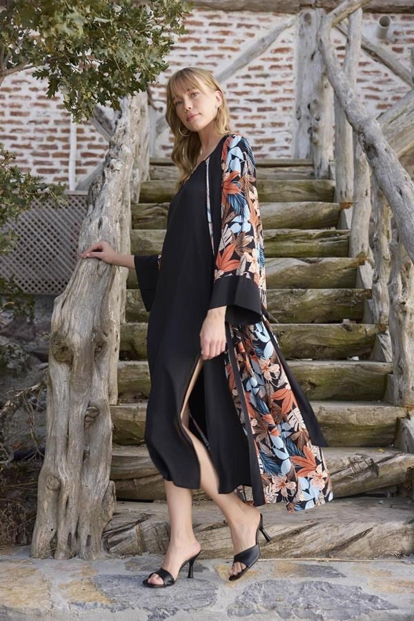 Arias Closet Çiçek ve Yaprak Desenli Dantelli ve Dekolteli Sabahlık Takımı