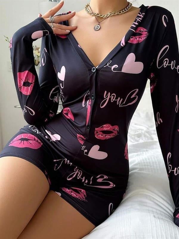 Arias Closet Pamuklu Kırmızı Öpücük ve Kalp Desenli Düğmeli Uzun Kol Tulum Pijama