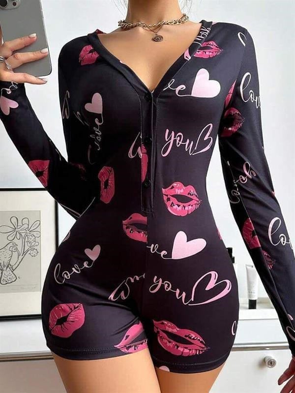 Arias Closet Pamuklu Kırmızı Öpücük ve Kalp Desenli Düğmeli Uzun Kol Tulum Pijama