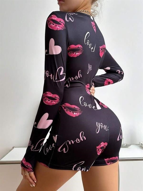 Arias Closet Pamuklu Kırmızı Öpücük ve Kalp Desenli Düğmeli Uzun Kol Tulum Pijama