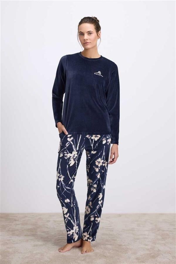Arias Closet Uzun Kollu Kadife T-Shirt ve Çiçek Desenli Pantolon Pijama Takımı