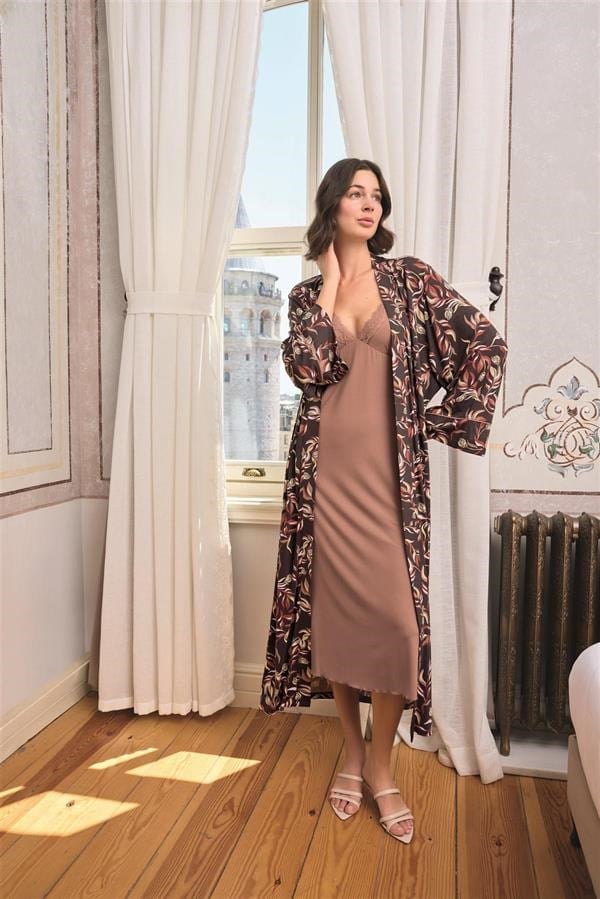 Arias Closet Yaprak Desenli Yırtmaçlı Dantelli ve Dekolteli Büyük Beden Sabahlık Takımı