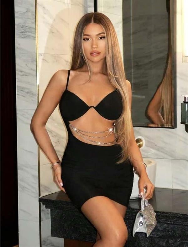 Arias Closet Zincir Detaylı Göğüs Dekolteli Siyah Mini Club Elbisesi