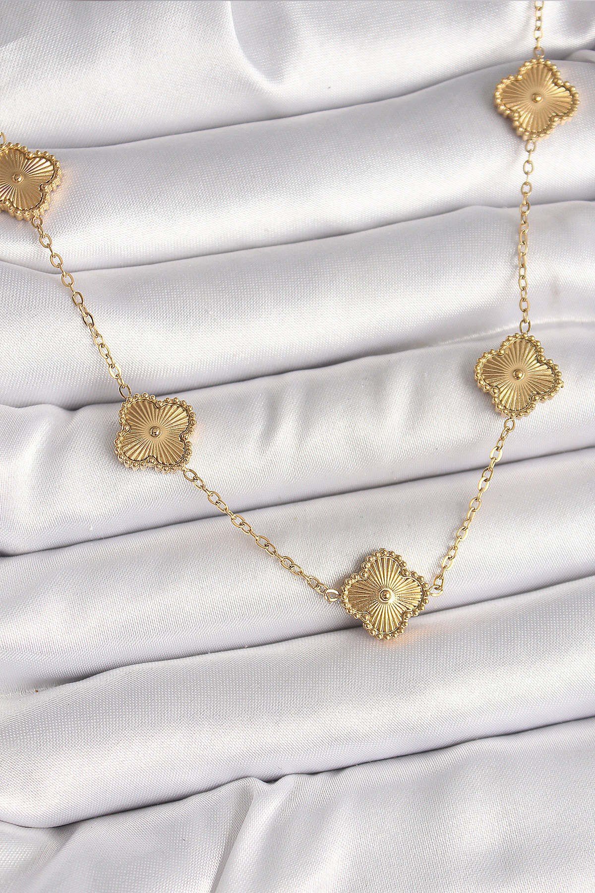 ® 316L Çelik Gold Renk Zincir İşlemeli Yonca Model Kadın Kolye