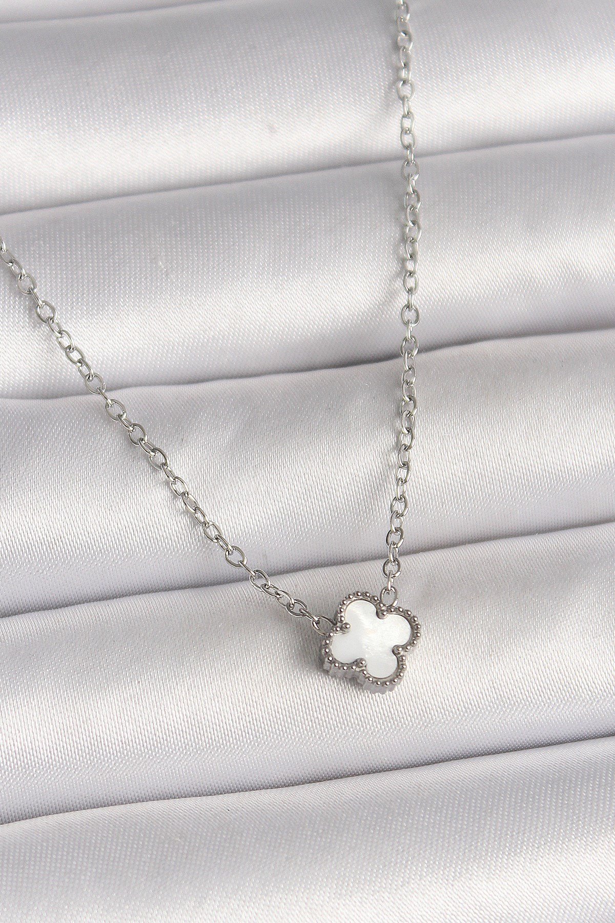 316L Çelik Gümüş Renk Beyaz Yonca Model Kadın Kolye