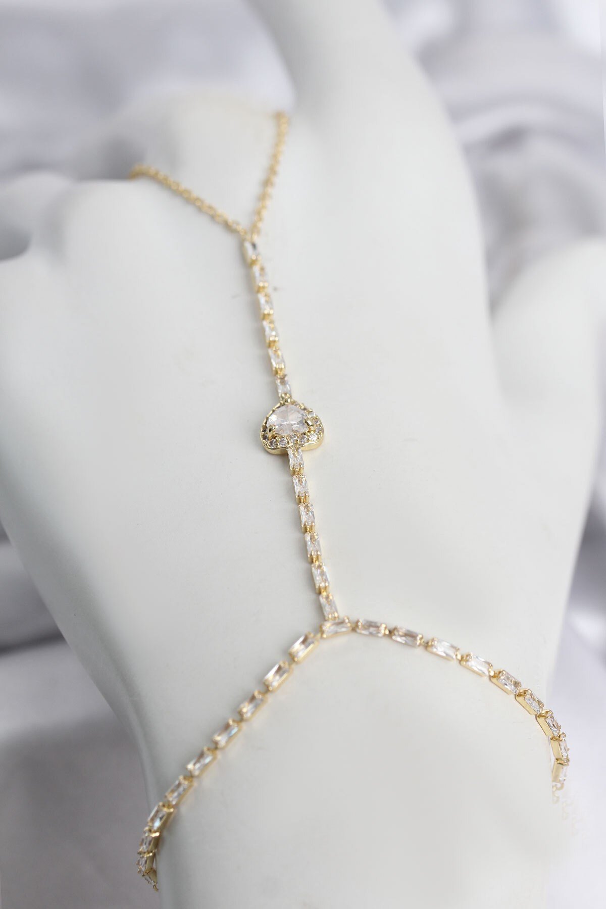 Gold Renk Pirinç Zirkon Taşlı Kalp Model Şahmeran