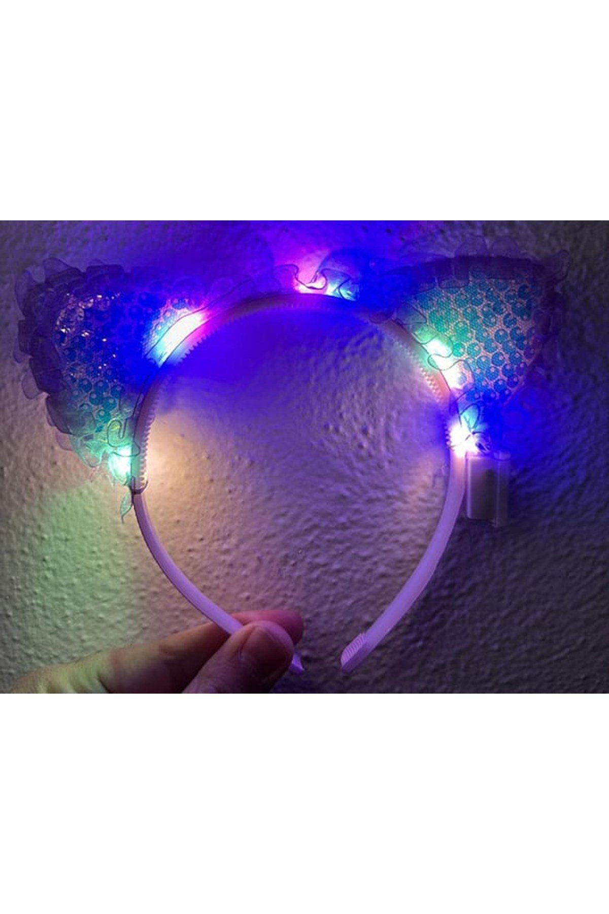 Kenarları Dantelli Mor Pullu Payetli Led Işıklı Kedi Kulak Taç 17x19 cm