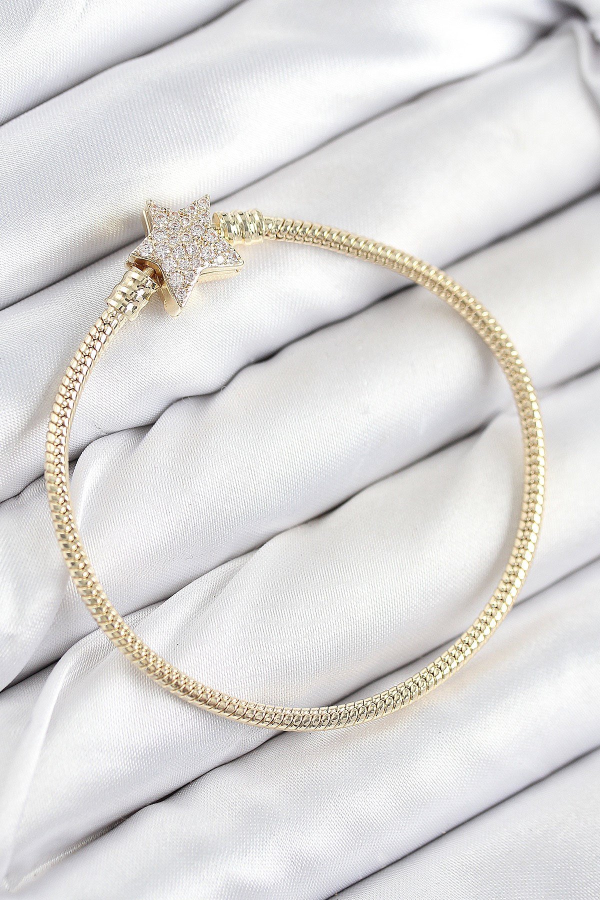 Pirinç Charm Zirkon Taşlı Yıldız Model Gold Renk Kadın Bileklik