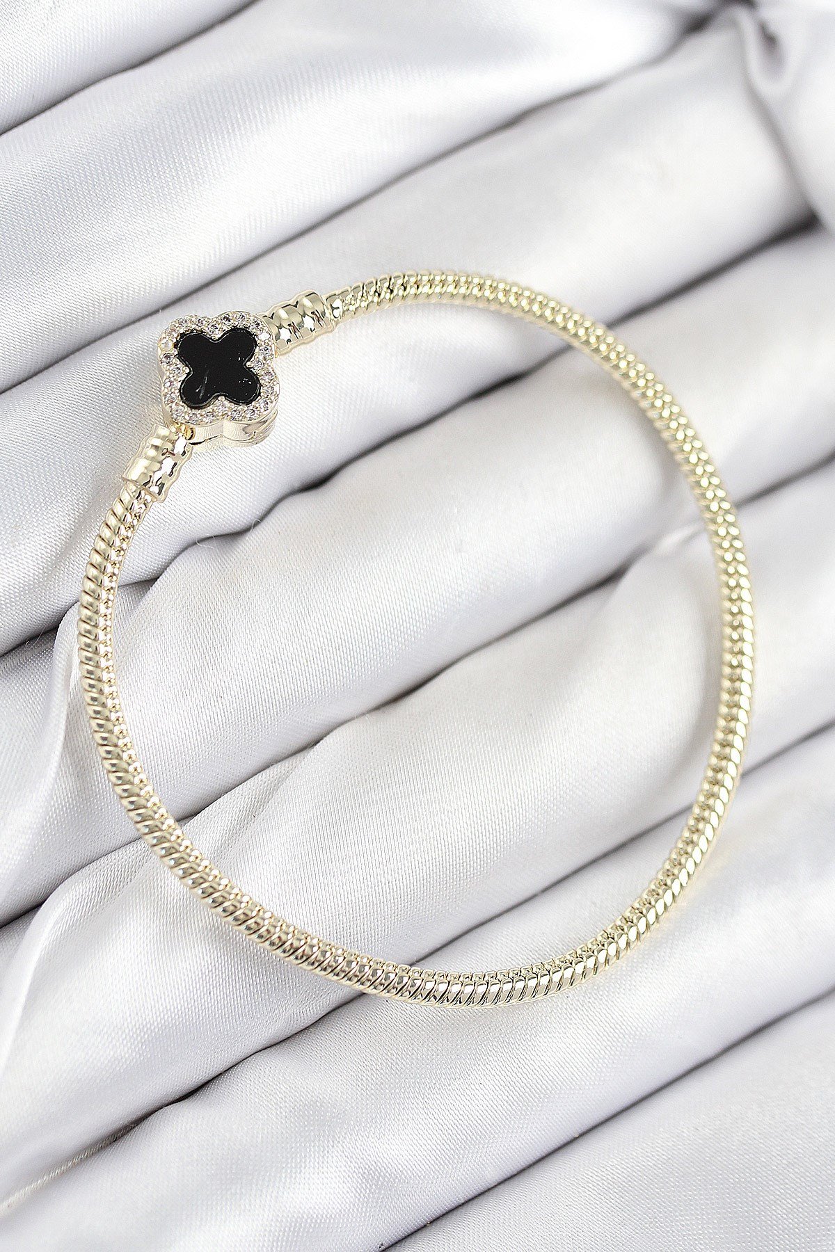 Pirinç Charm Zirkon Taşlı Yonca Model Gold Renk Kadın Bileklik