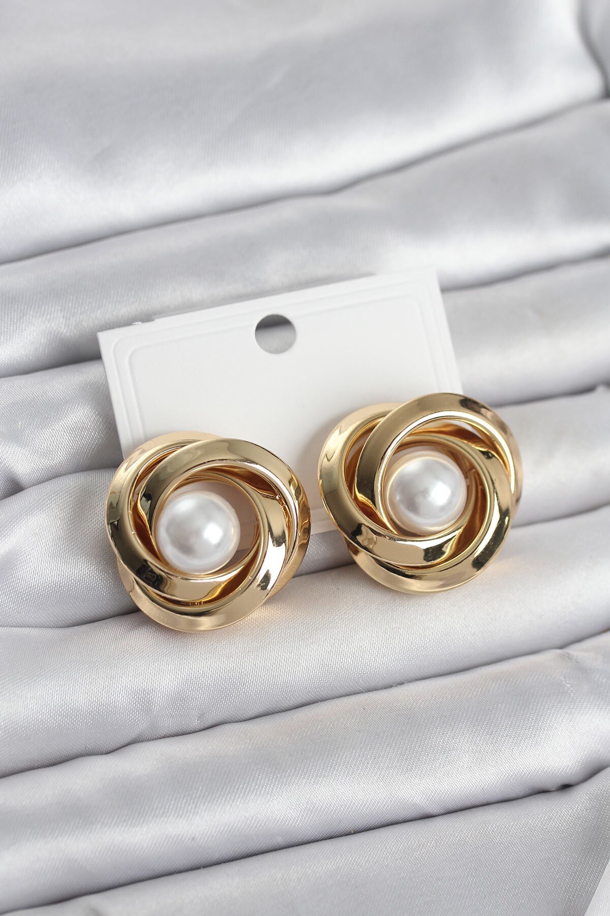 Pirinç Gold Renk Sarmal Model İncili Kadın Küpe