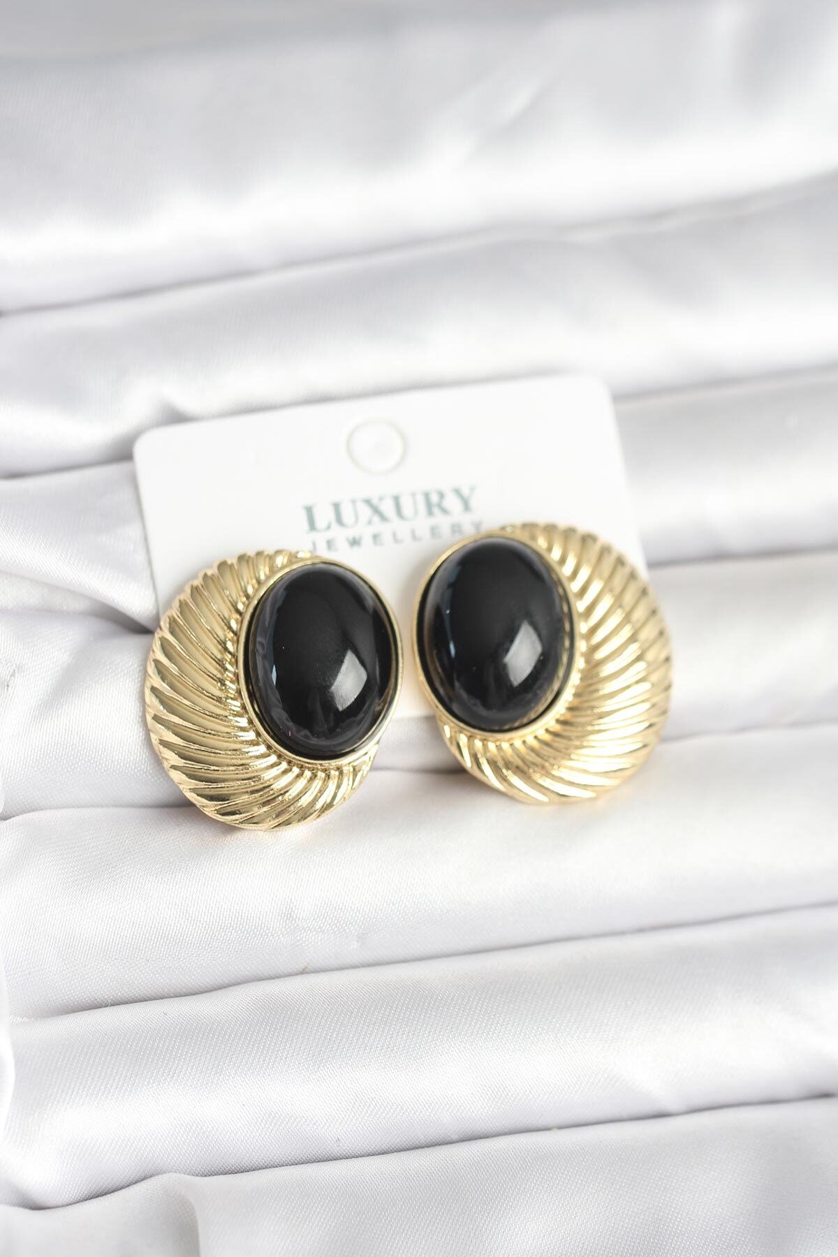 Pirinç Gold Renk Siyah Boncuklu Oval Vintage Kadın Küpe