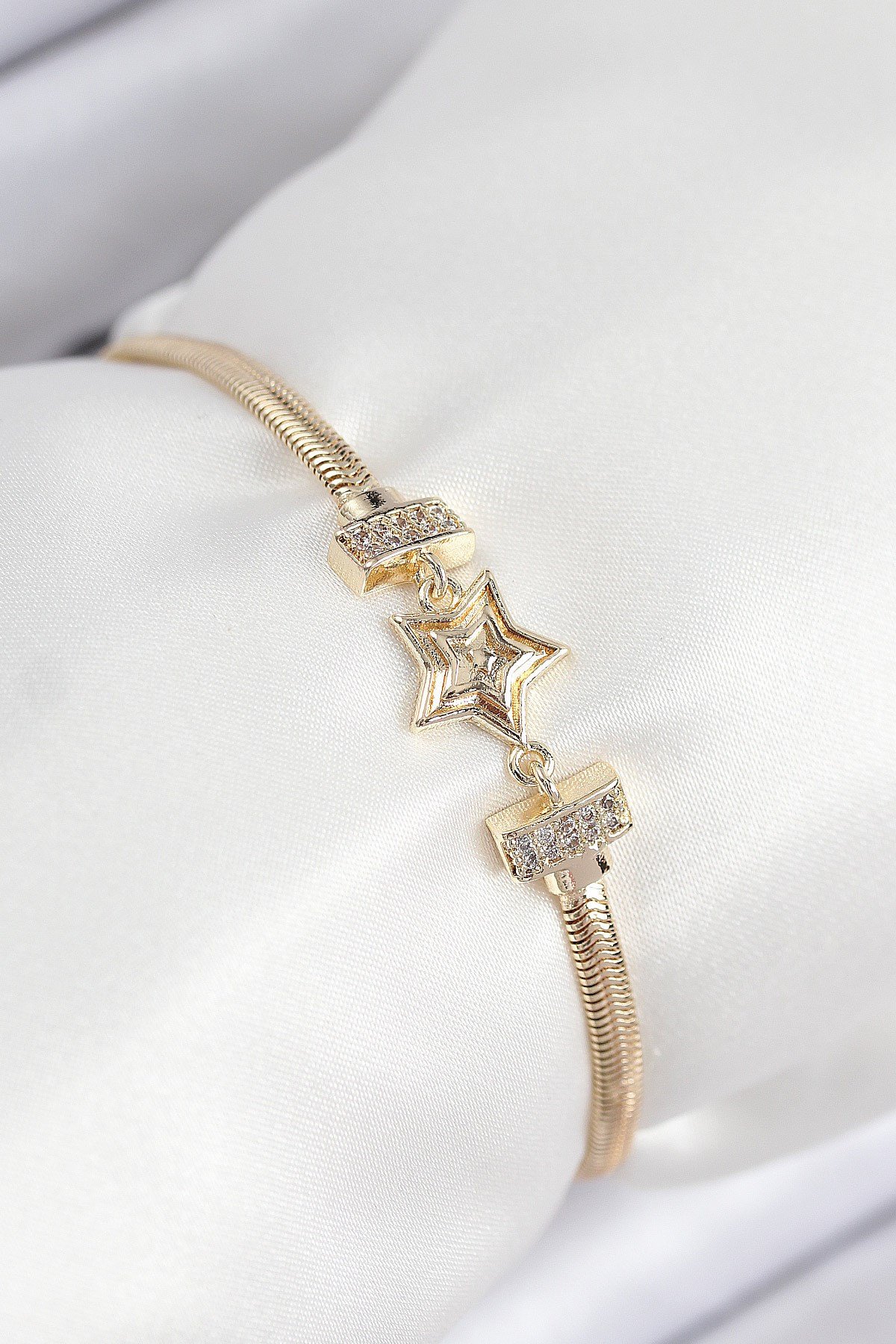 Pirinç Zirkon Taşlı Yıldız Model Gold Renk Kadın Bileklik