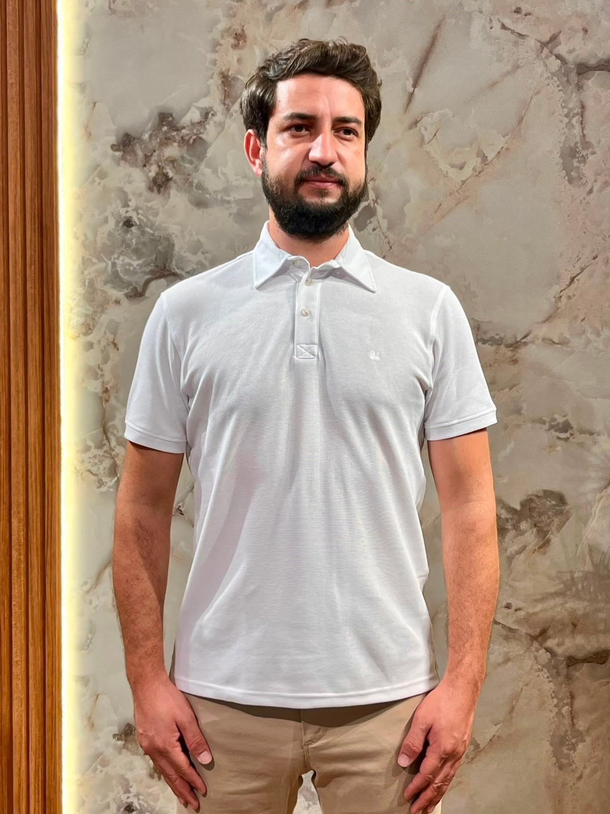 ERKEK BEYAZ POLO YAKA DOKULU TİŞÖRT 