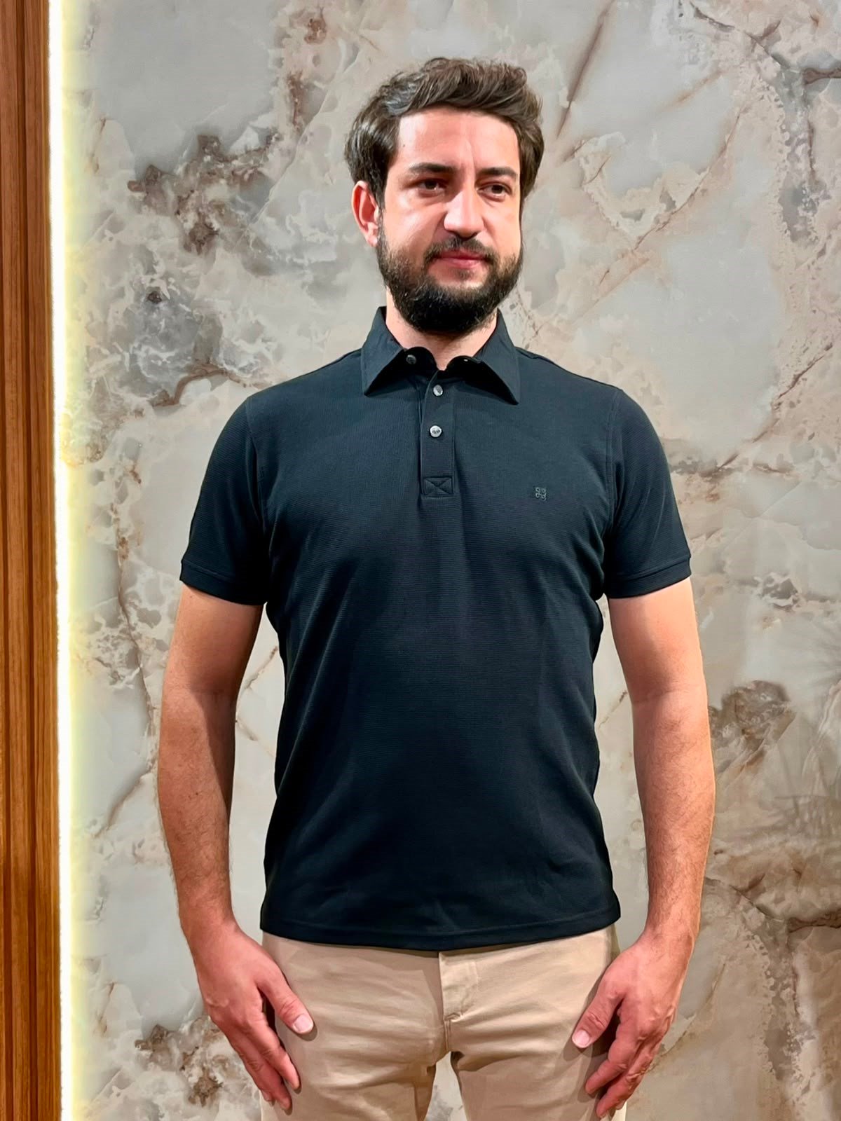 ERKEK SİYAH POLO YAKA DOKULU TİŞÖRT 