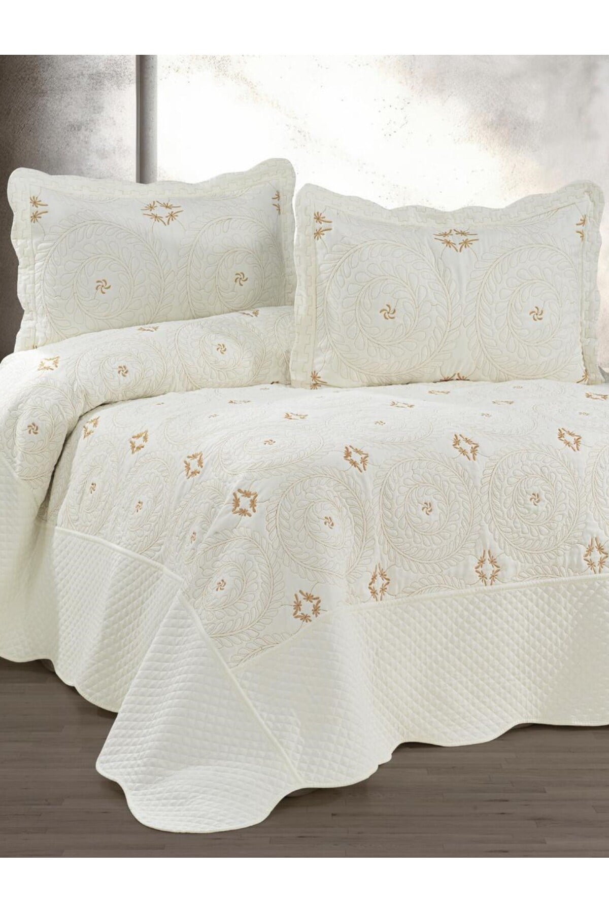 Toyo Nakışlı Çift Kişilik Yatak Örtüsü Seti (3 Parça) - 250x260 cm - Pvc Çantalı - %100 Pamuk