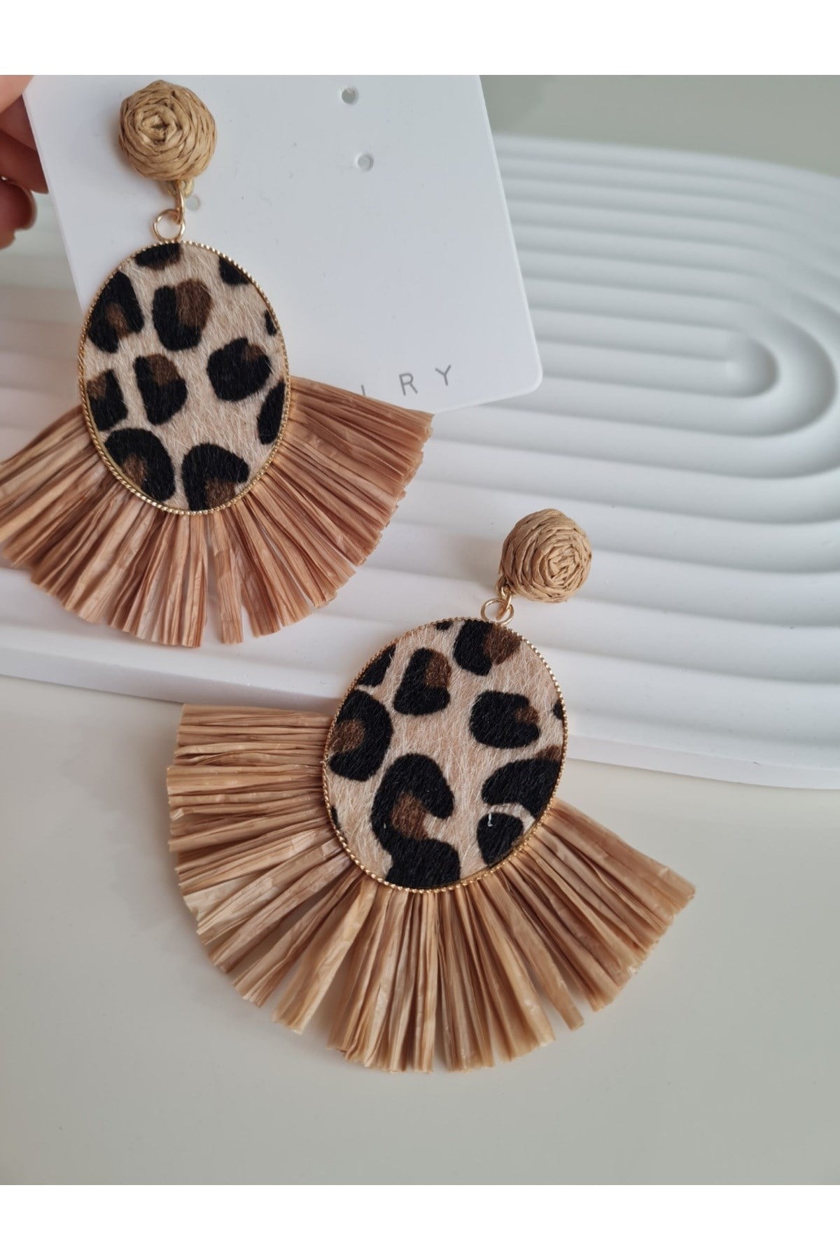 Leopar Desen Püskül Detaylı Hasır Küpe