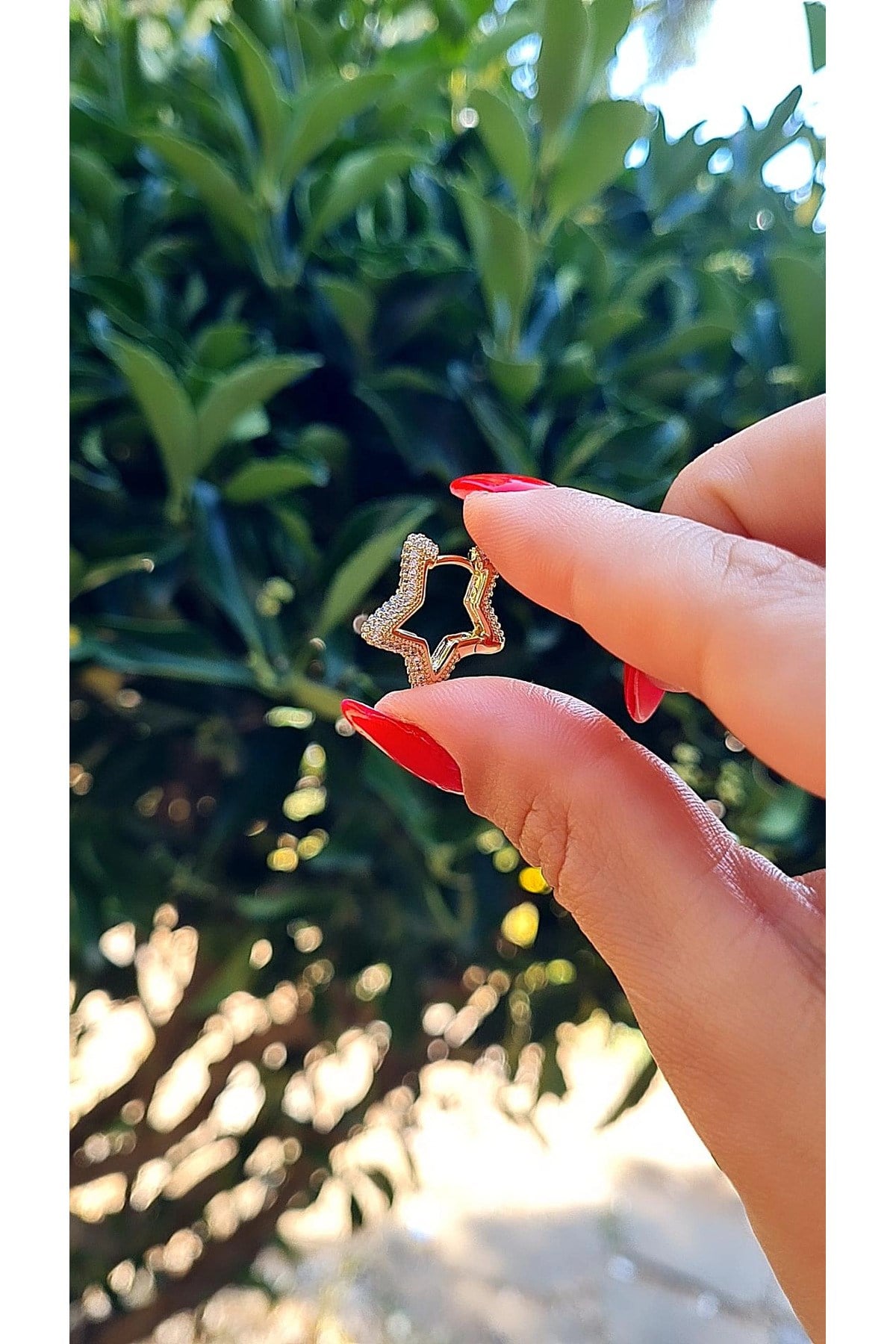 14K Altın Rengi Asimetrik Yıldız Formlu Küpe
