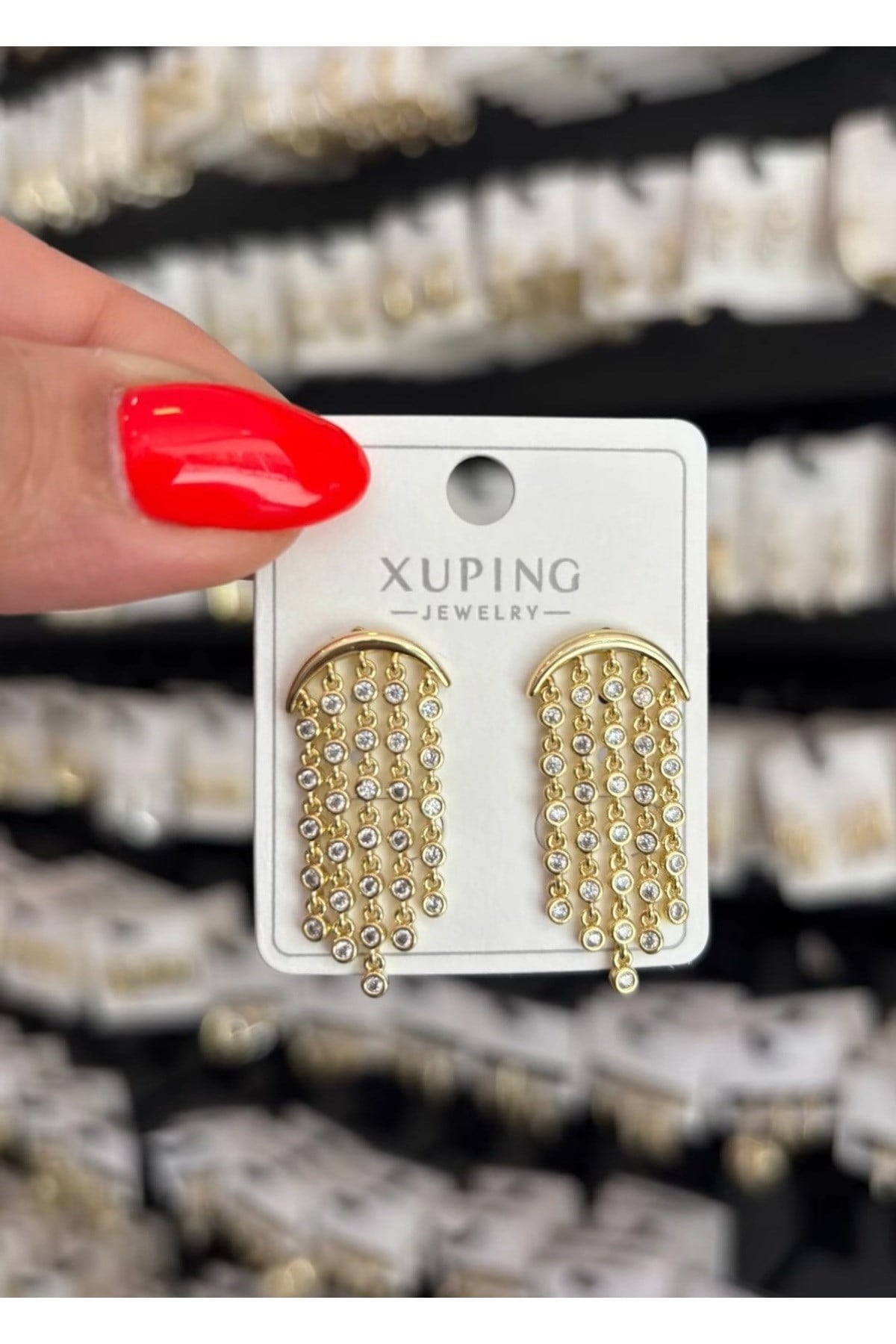 Taşlı Püskül Detaylı Gold Küpe