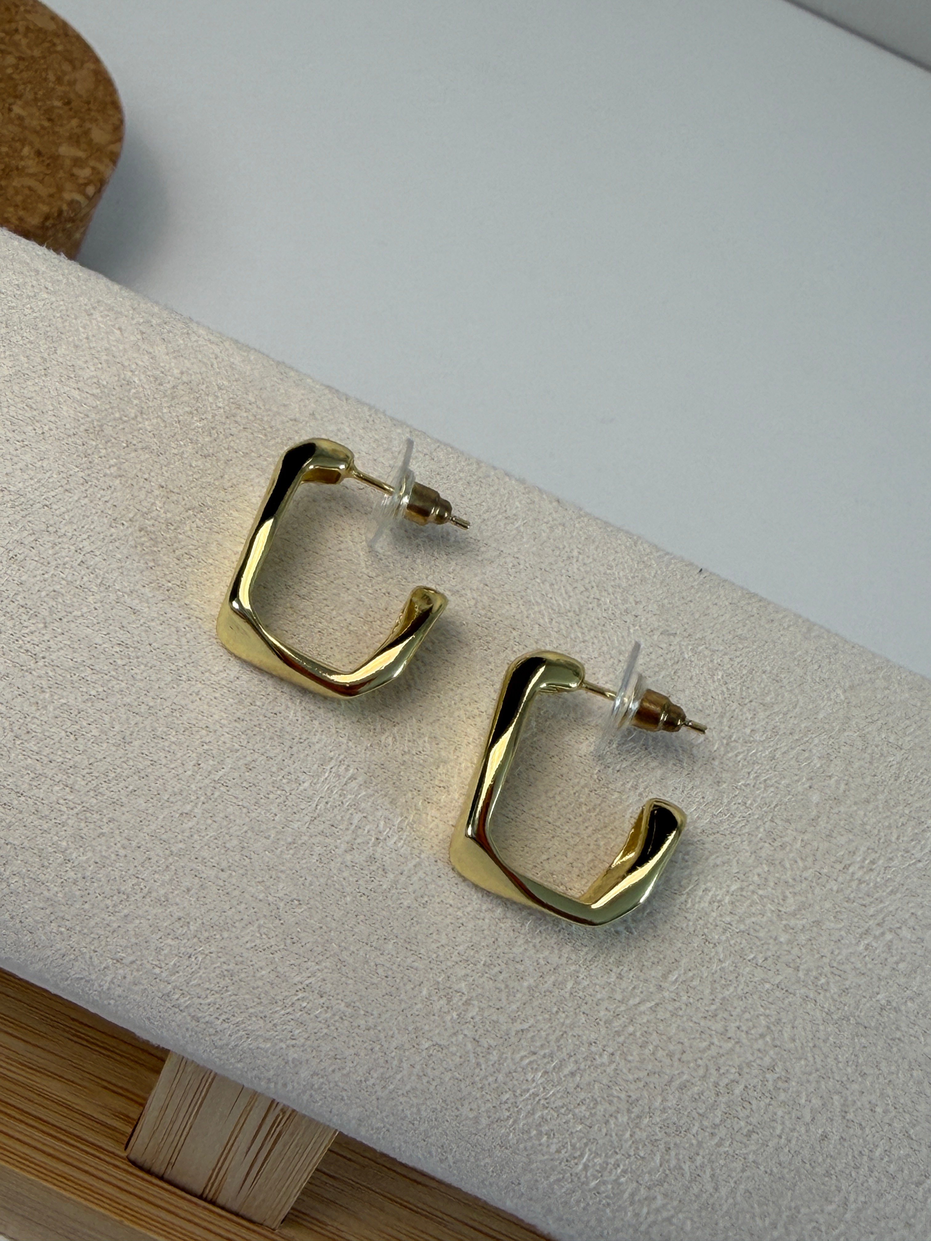 14K Altın Renginde Modern Geometrik Halka Küpe
