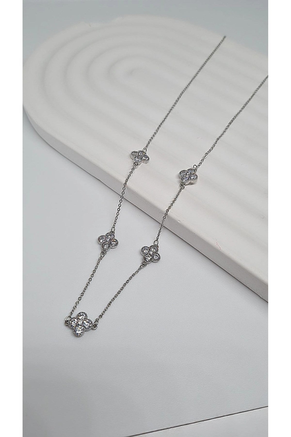Çelik Silver Çoklu Yonca Detaylı Kolye
