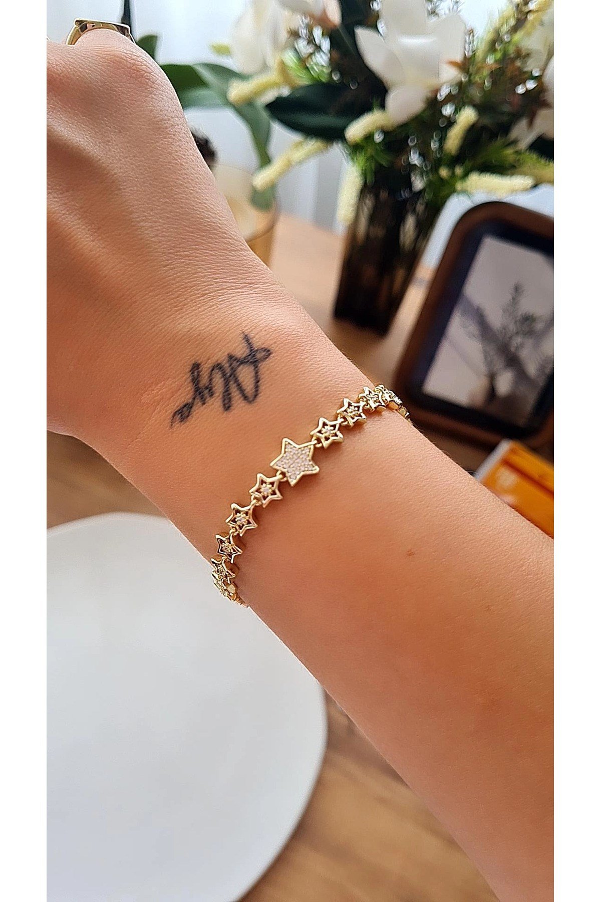 14K Altın Rengi Yıldız Detaylı Zirkon Taşlı Bileklik