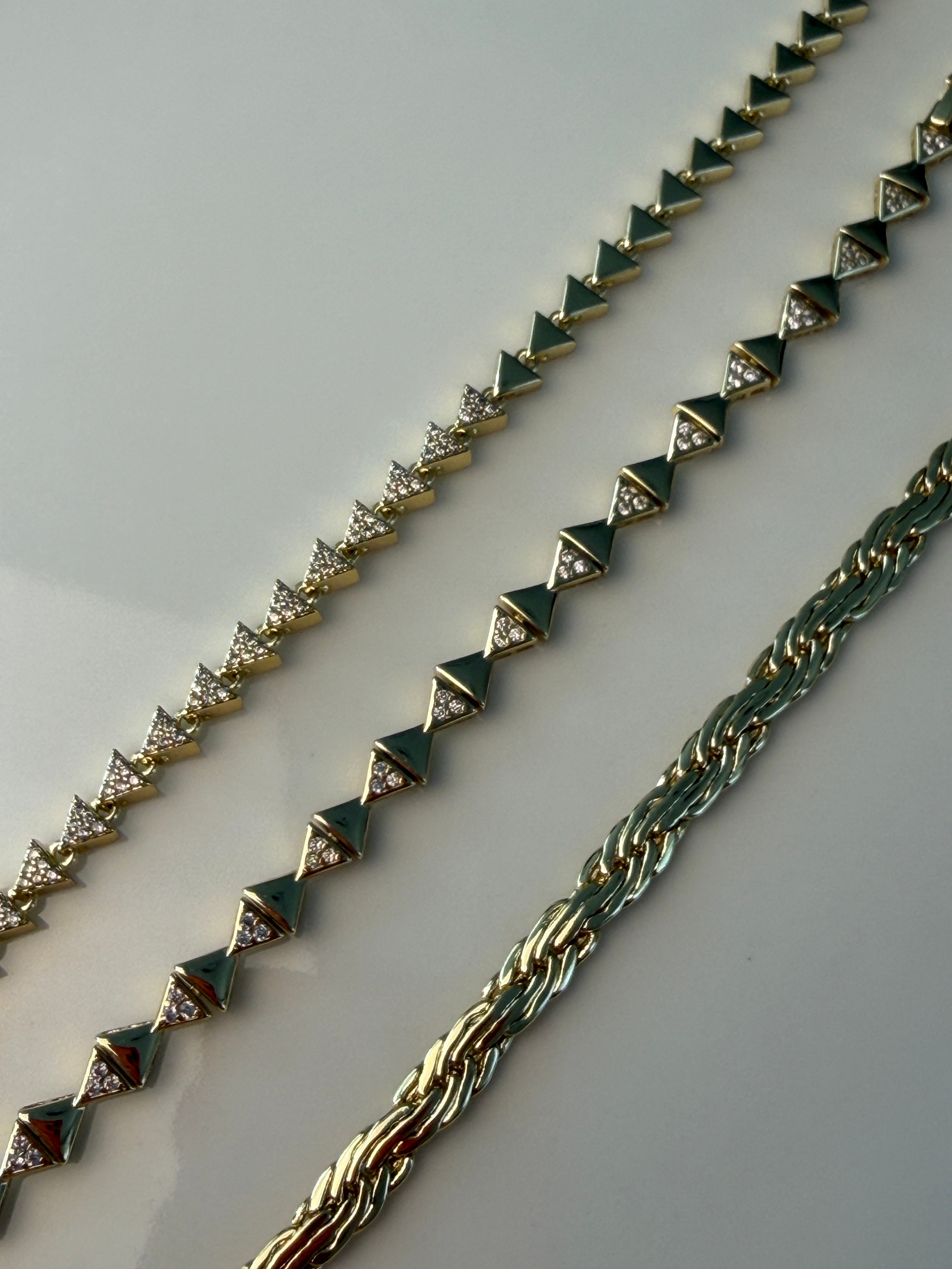14K Altın Renginde Geometrik Tasarımlı Bileklik Modelleri