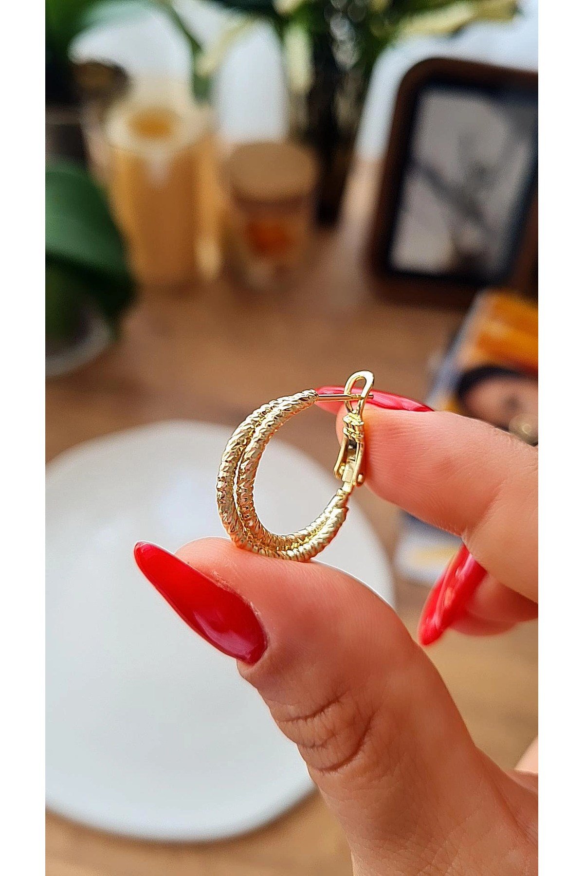 14K Altın Renk Burgu Desenli Halka Küpe