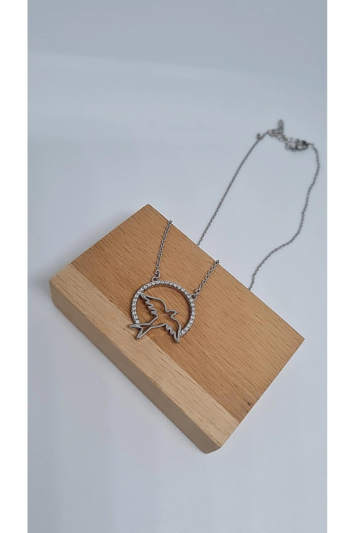 Çelik Silver Taşlı Özgürlük Figürlü Kolye