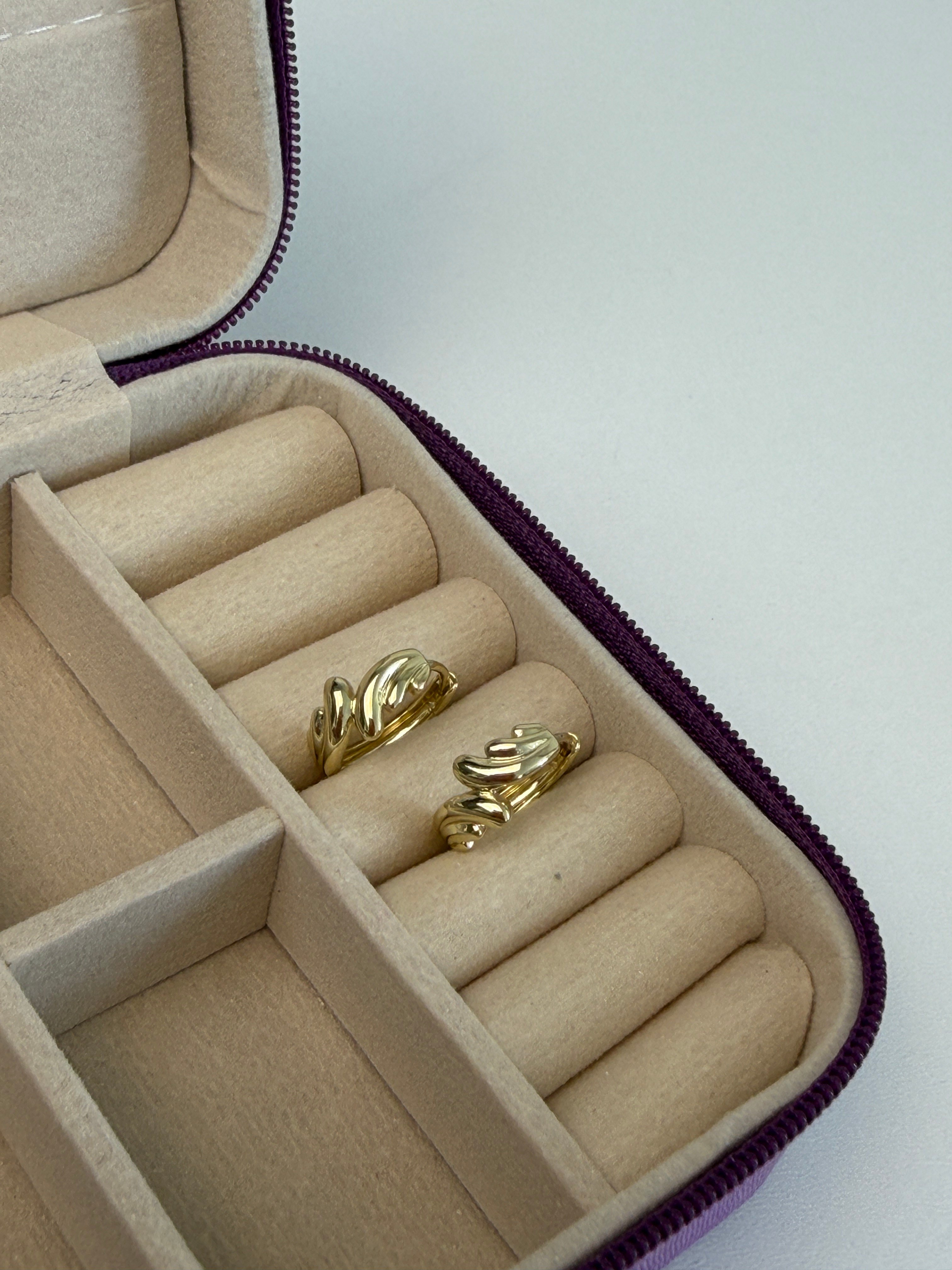 14K Altın Renginde Modern Dalgalı Halka Küpe